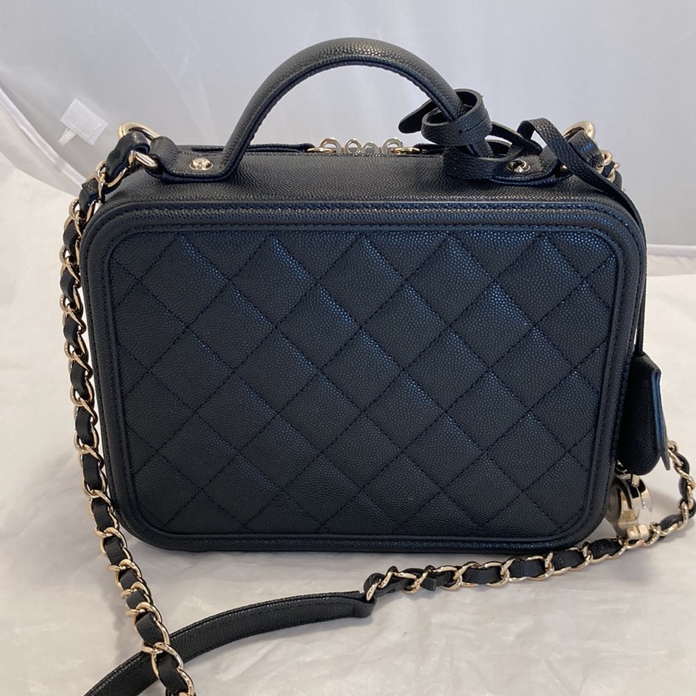 CHANEL Caviar Vanity Filigree Medium CC Case - Picture 7 of 12